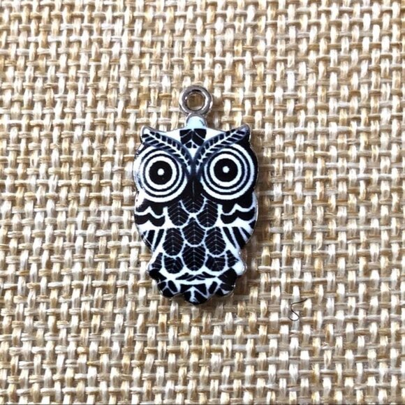 🔴 5 for $10 ONE Black Owl Pendant Zinc Alloy Enamel - Picture 1 of 7